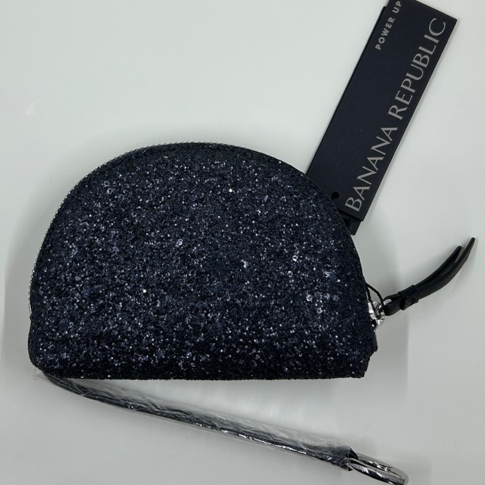 🤩 Banana Republic "Power Up" Clutch with Built-In Battery 🤩